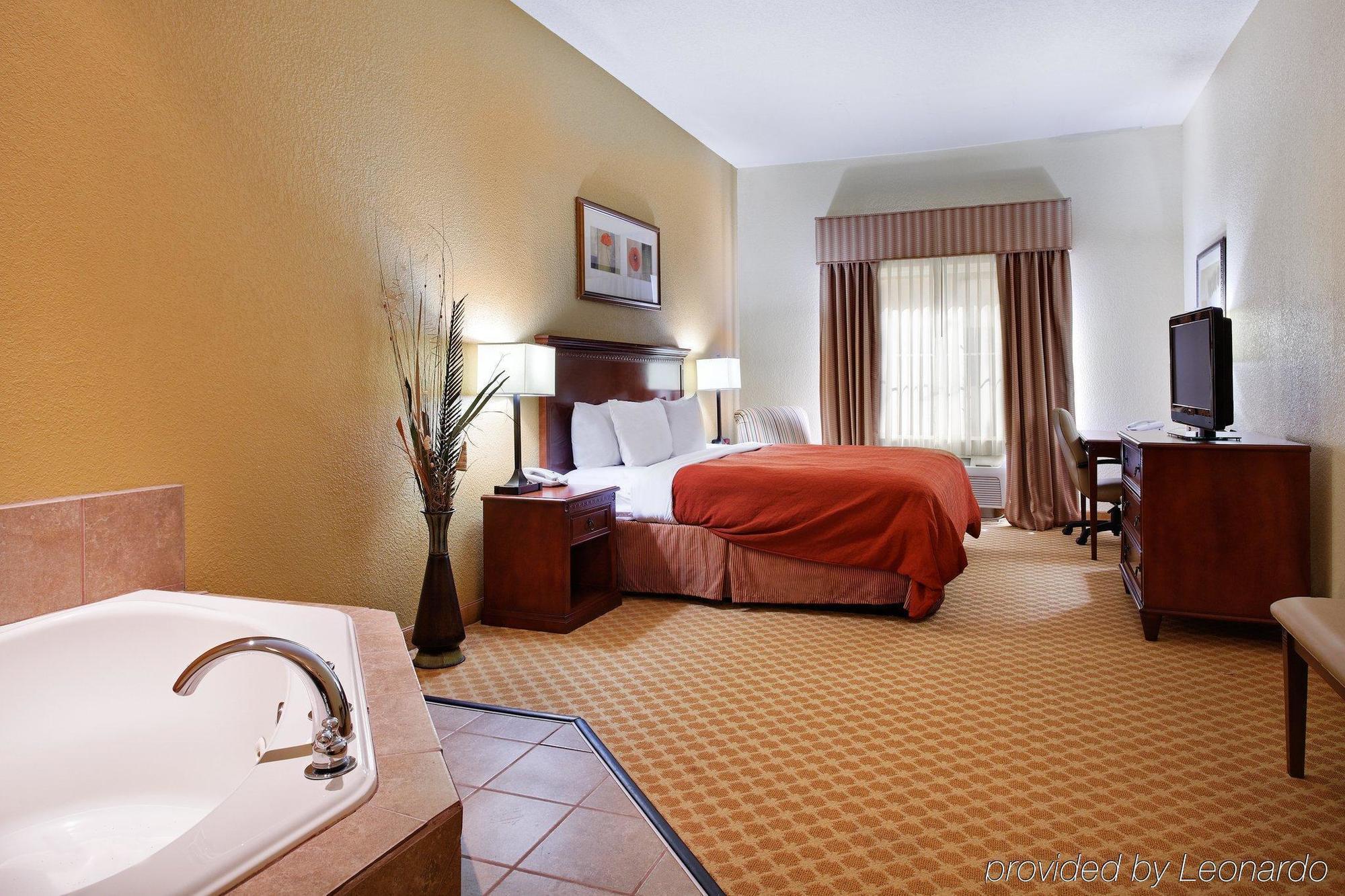 ホテル カントリー イン & スイーツ バイ カールソン ウィルソン ノースカロライナ 部屋 写真